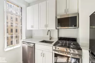 350 W 57th St, New York City, NY 10019 - Photo 4
