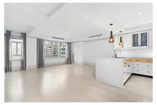 21 E 61st St, New York City, NY 10065 - Photo 2