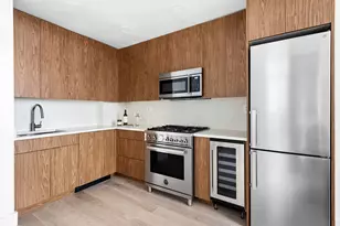 310 E 46th St, New York City, NY 10017 - Photo 2