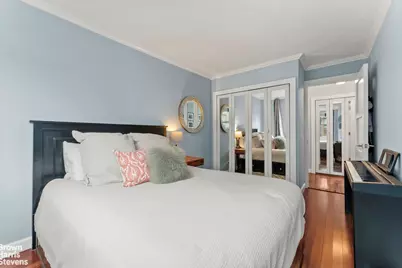 32 Gramercy Park S #5F, New York, NY 10003 - Photo 2