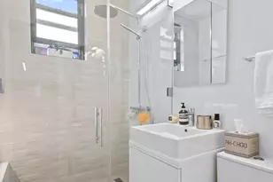 140 W 58th St, New York City, NY 10019 - Photo 10