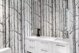 296 W 10th St, New York City, NY 10014 - Photo 10