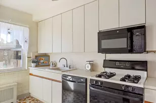 77-09 82nd St, New York City, NY 11385 - Photo 10