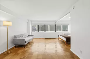 310 W 56th St, New York City, NY 10019 - Photo 4