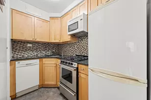 310 W 56th St, New York City, NY 10019 - Photo 14