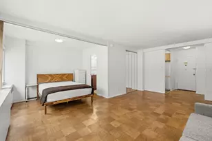 310 W 56th St, New York City, NY 10019 - Photo 2