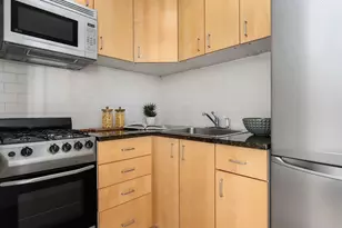 101 W 12th St, New York City, NY 10011 - Photo 4