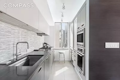 236 E 47th Street #27DE, New York City, NY 10017 - Photo 2