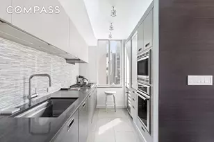 236 E 47th St, New York City, NY 10017 - Photo 2