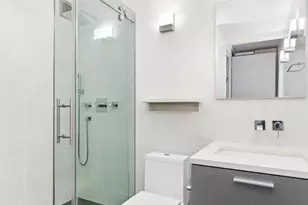 236 E 47th St, New York City, NY 10017 - Photo 8