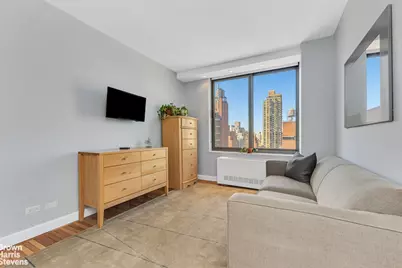 300 E 85th Street #1803, New York City, NY 10028 - Photo 8