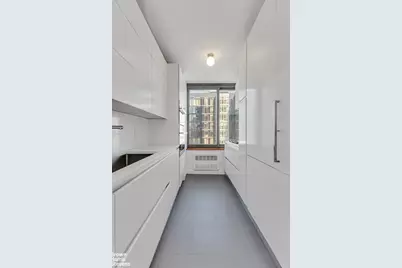 300 E 85th Street #1803, New York City, NY 10028 - Photo 6