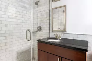 333 E 43rd St, New York City, NY 10017 - Photo 4