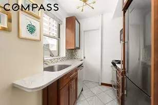 333 E 43rd St, New York City, NY 10017 - Photo 2
