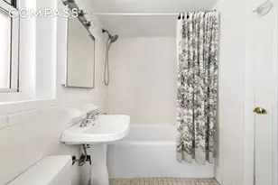 333 E 43rd St, New York City, NY 10017 - Photo 6