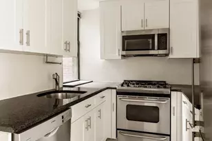 333 E 53rd St, New York, NY 10022 - Photo 2