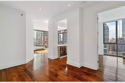 26-26 Jackson Avenue #802, New York City, NY 11101 - Photo 2