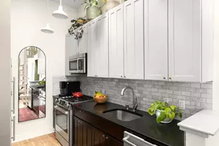 33 Tompkins Pl, New York City, NY 11231 - Photo 4