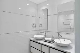 146 W 57th St, New York City, NY 10019 - Photo 10