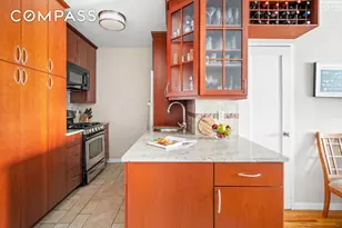 235 W 70th St, New York, NY 10023 - Photo 4