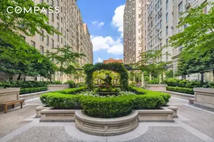 340 W 57th St, New York City, NY 10019 - Photo 12