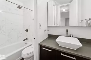300 E 40th St, New York, NY 10016 - Photo 6
