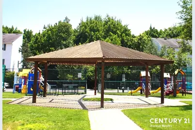 32 Aspen Knolls Way, New York City, NY 10312 - Photo 24