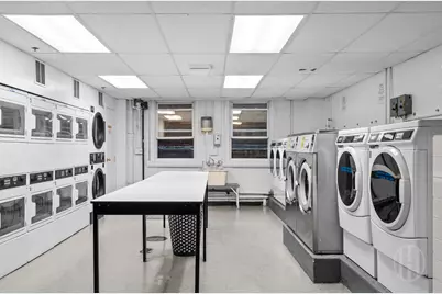 321 E 43rd Street #815, New York, NY 10017 - Photo 6