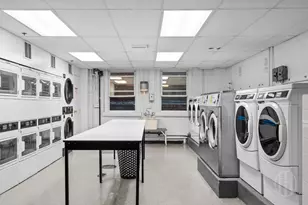 321 E 43rd St, New York, NY 10017 - Photo 6