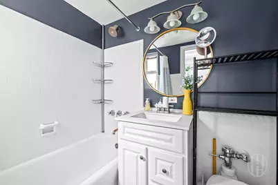 321 E 43rd Street #815, New York, NY 10017 - Photo 4