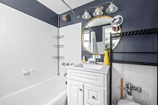 321 E 43rd St, New York, NY 10017 - Photo 4