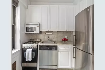 405 E 63rd Street #1B, New York, NY 10065 - Photo 2