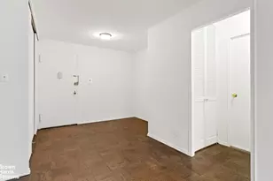 305 E 40th St, New York City, NY 10017 - Photo 6