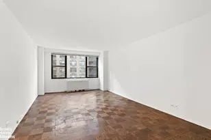 305 E 40th St, New York City, NY 10017 - Photo 2