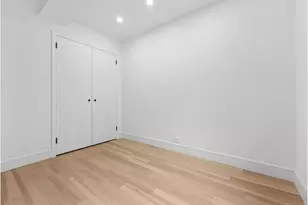 225 E 46th St, New York City, NY 10017 - Photo 6