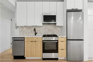 225 E 46th St, New York City, NY 10017 - Photo 4