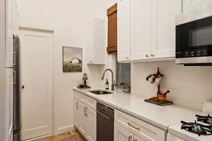 326 E 73rd St, New York City, NY 10021 - Photo 2