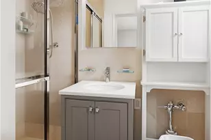 201 E 36th St, New York, NY 10016 - Photo 4