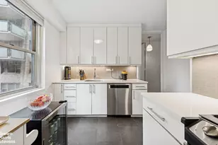 300 E 40th St, New York City, NY 10016 - Photo 20