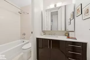 300 E 40th St, New York City, NY 10016 - Photo 24