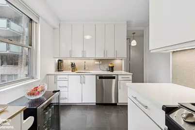 300 E 40th Street #4K, New York City, NY 10016 - Photo 4