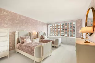 190 E 72nd St, New York City, NY 10021 - Photo 8