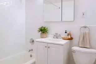 321 E 48th St, New York City, NY 10017 - Photo 6