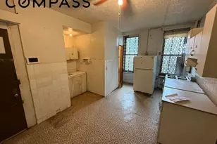 320 W 47th St, New York City, NY 10036 - Photo 2