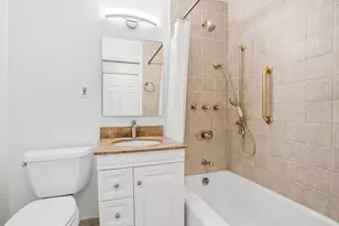 305 E 40th St, New York City, NY 10017 - Photo 8