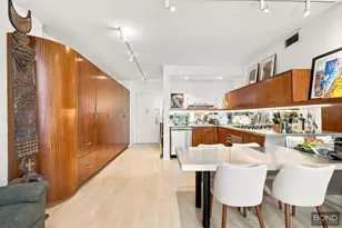 32 E 76th St, New York City, NY 10021 - Photo 2