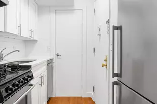 307 W 29th St, New York City, NY 10001 - Photo 8