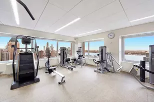 322 W 57th St, New York City, NY 10019 - Photo 16