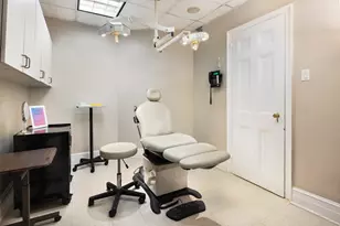 895 Park Ave, New York, NY 10075 - Photo 2