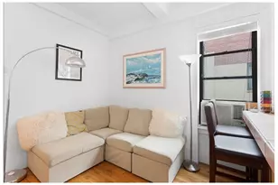 116 W 72nd St, New York, NY 10023 - Photo 2